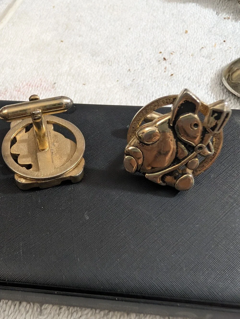 Vintage 1950s Swank Gold Tone Elephant & Street Lamp Novelty Cufflinks By Swank